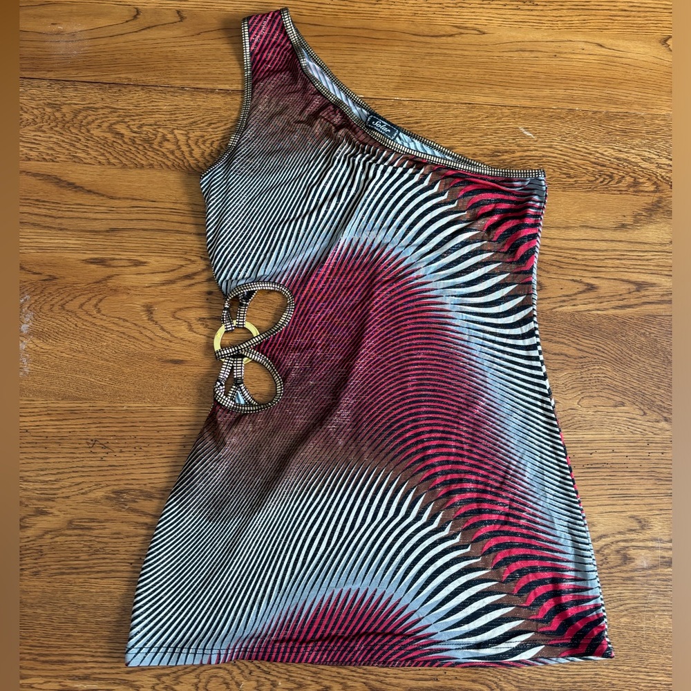 Solar Cut-Out Shoulder Top